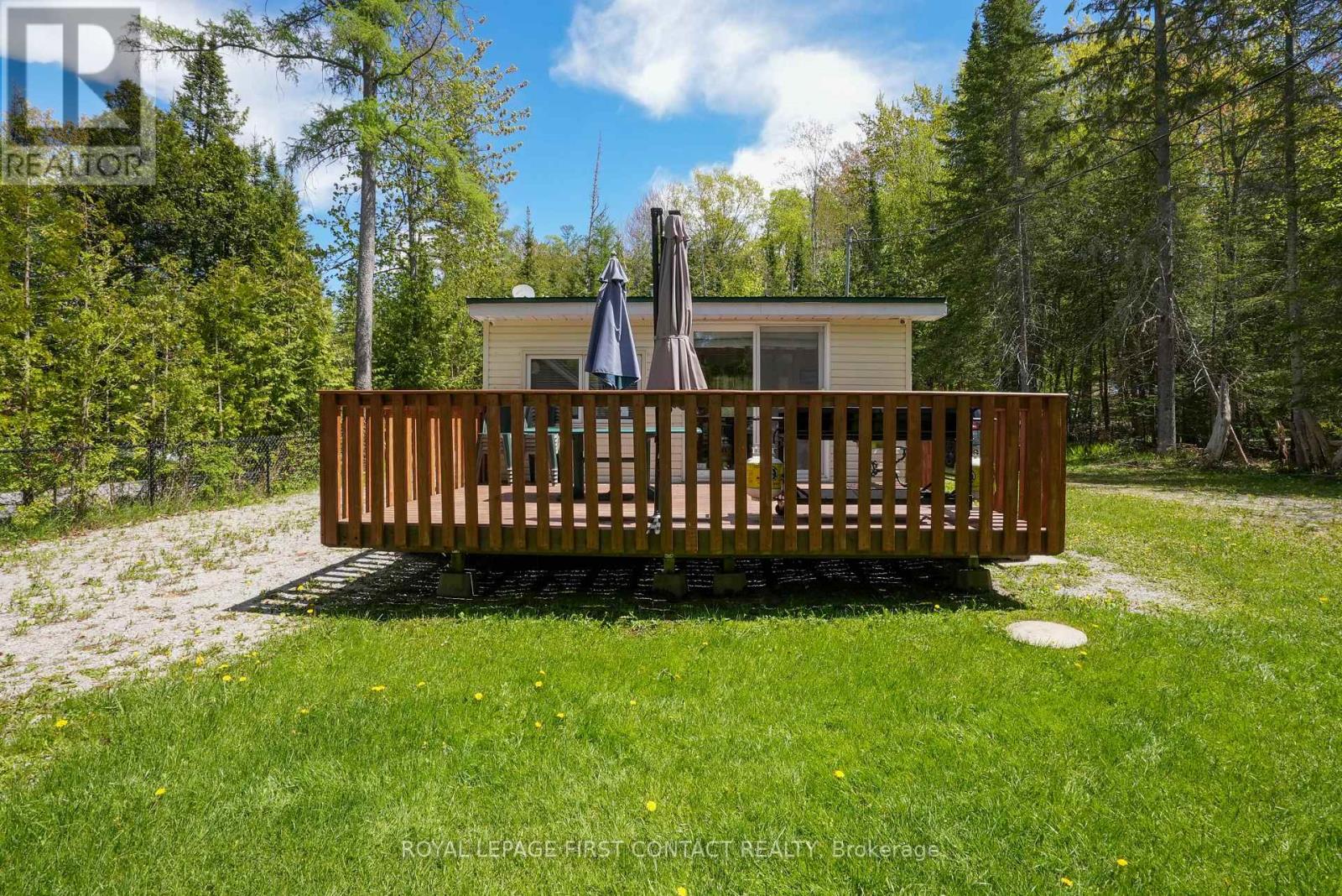 8 Buttercup Lane, Springwater, Ontario  L0L 1P0 - Photo 2 - S12949264