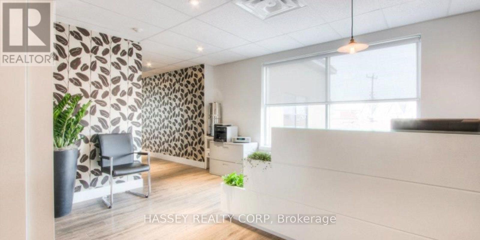 204 - 4 Checkley Street, Barrie (City Centre), Ontario  L4N 1W1 - Photo 5 - S12904488