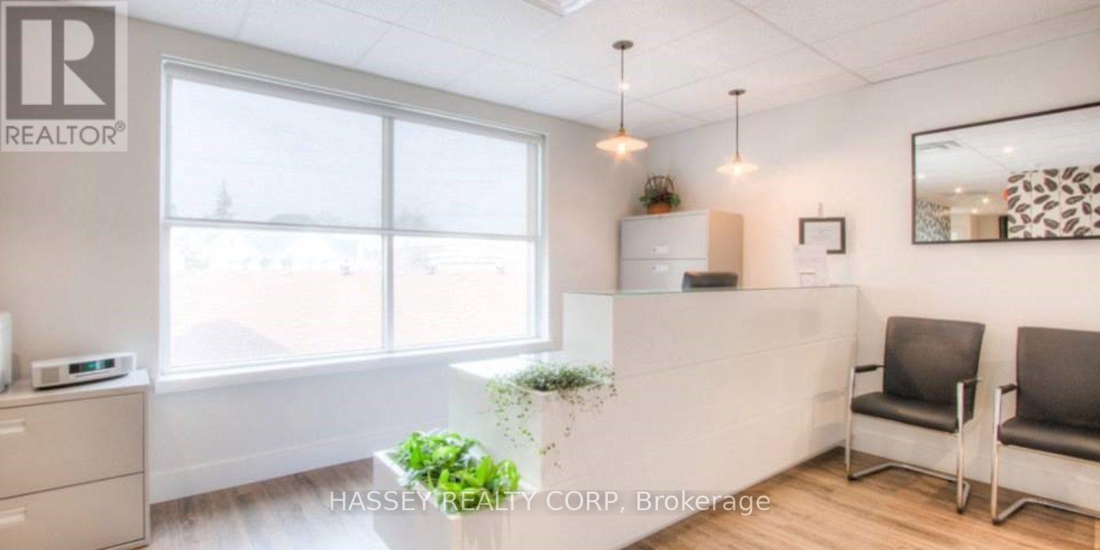 204 - 4 Checkley Street, Barrie (City Centre), Ontario  L4N 1W1 - Photo 4 - S12904488