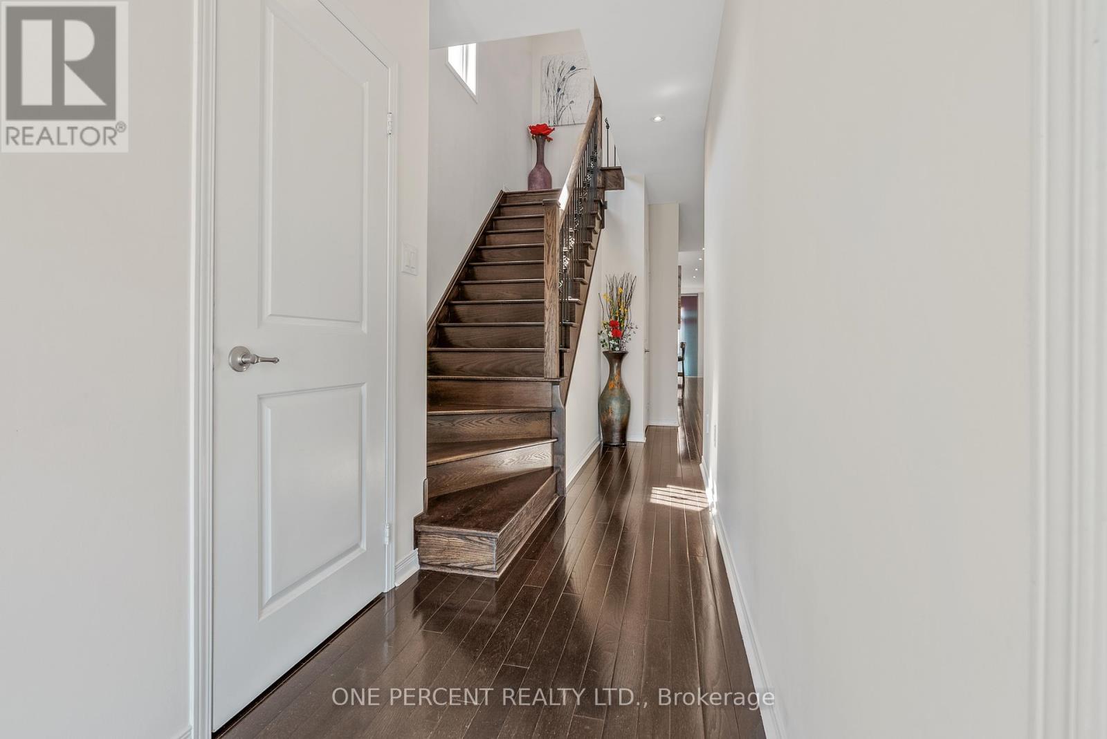 6 Duffel Crescent, Halton Hills, Ontario  L7G 0H7 - Photo 5 - W12949212