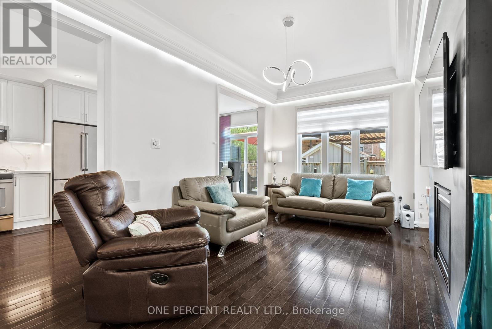 6 Duffel Crescent, Halton Hills, Ontario  L7G 0H7 - Photo 9 - W12949212