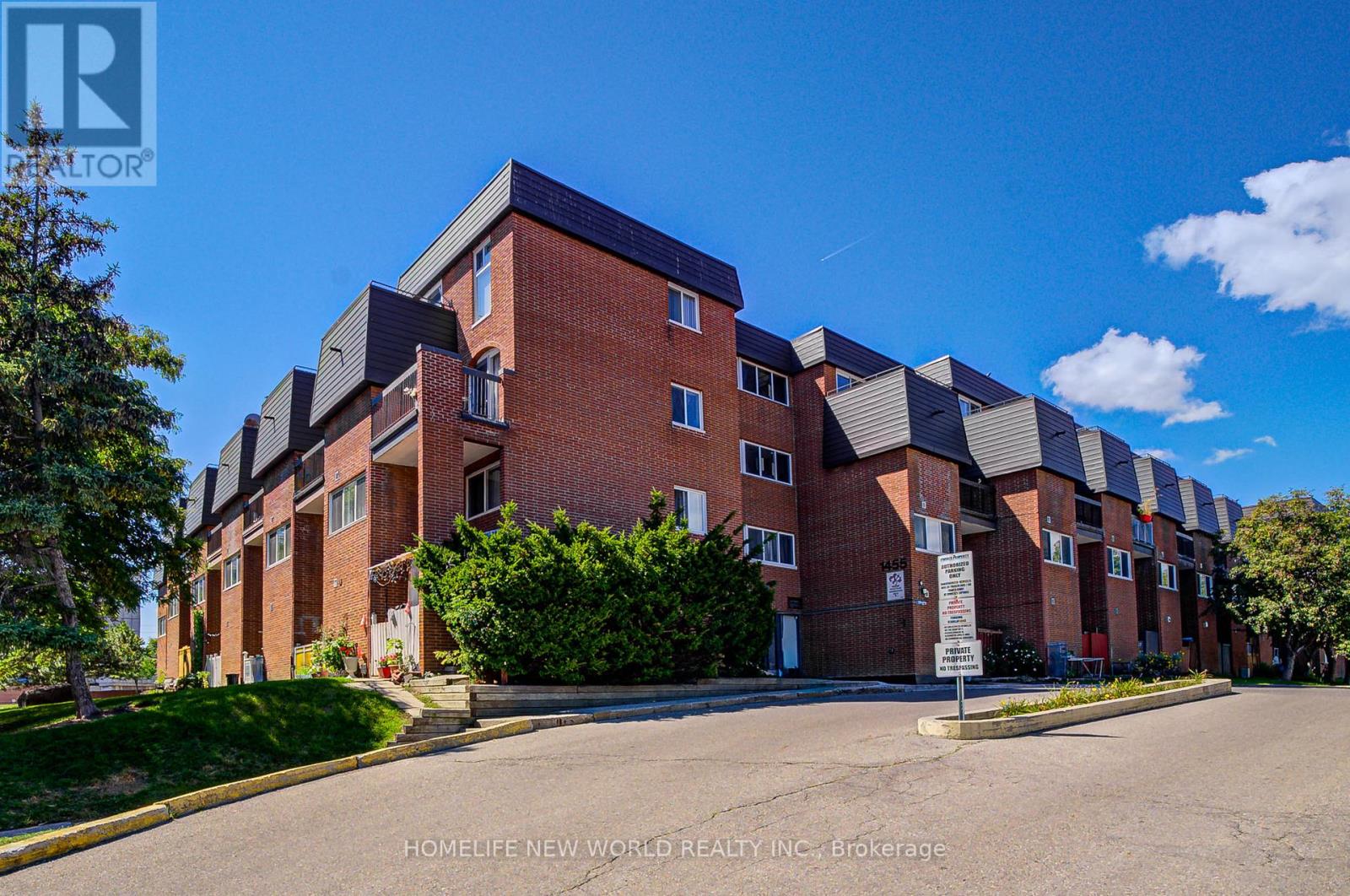 325 - 1455 Williamsport Drive, Mississauga, Ontario  L4X 2T5 - Photo 2 - W12949220