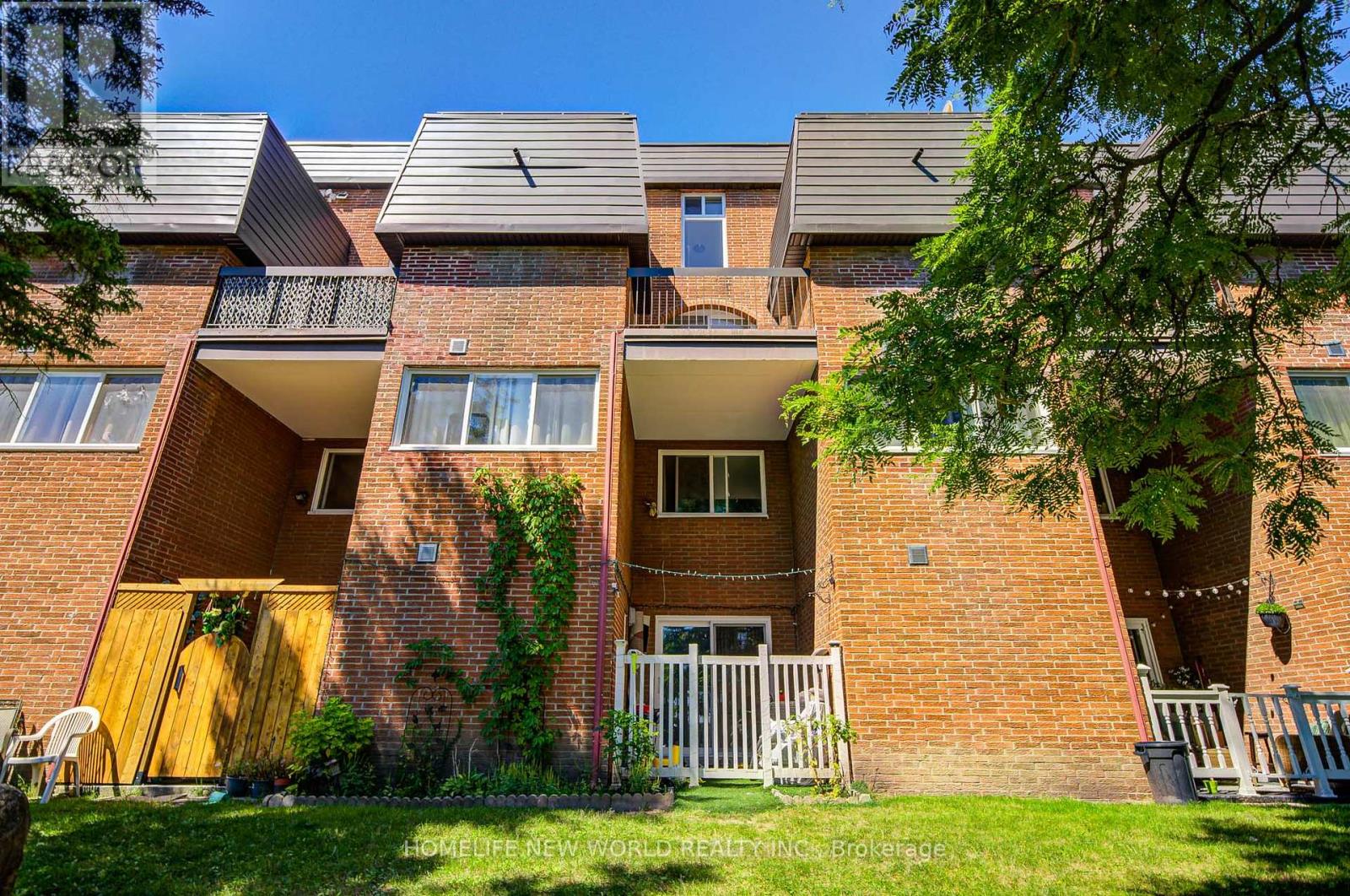 325 - 1455 Williamsport Drive, Mississauga, Ontario  L4X 2T5 - Photo 3 - W12949220