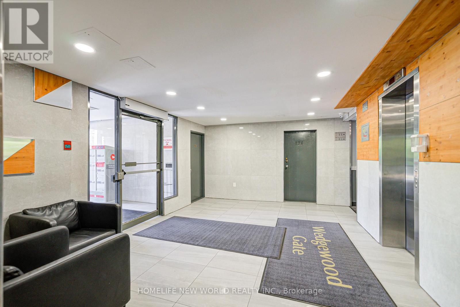 325 - 1455 Williamsport Drive, Mississauga, Ontario  L4X 2T5 - Photo 4 - W12949220