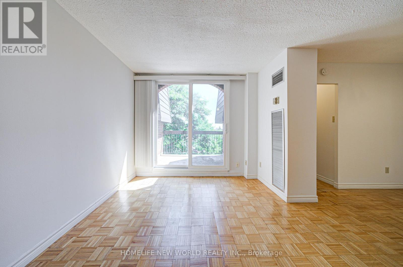 325 - 1455 Williamsport Drive, Mississauga, Ontario  L4X 2T5 - Photo 5 - W12949220