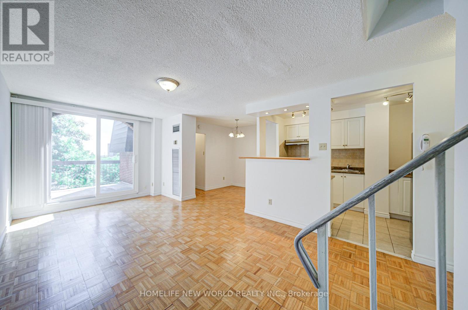 325 - 1455 Williamsport Drive, Mississauga, Ontario  L4X 2T5 - Photo 6 - W12949220