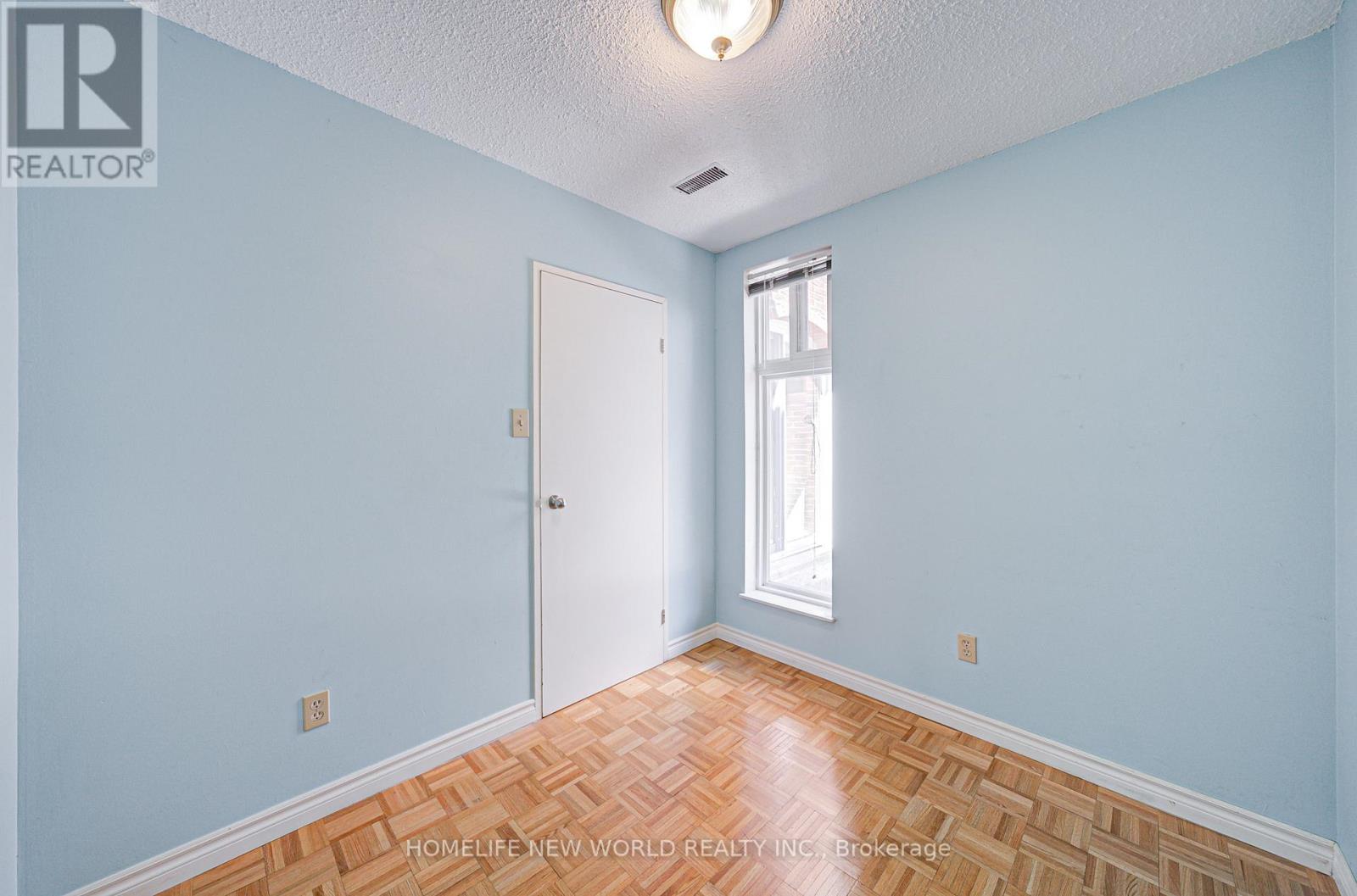 325 - 1455 Williamsport Drive, Mississauga, Ontario  L4X 2T5 - Photo 7 - W12949220