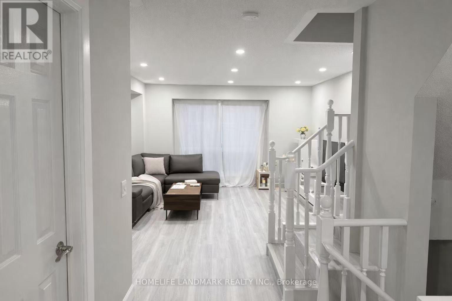 26 - 50 Strathaven Drive, Mississauga, Ontario  L5R 4E7 - Photo 2 - W12949242