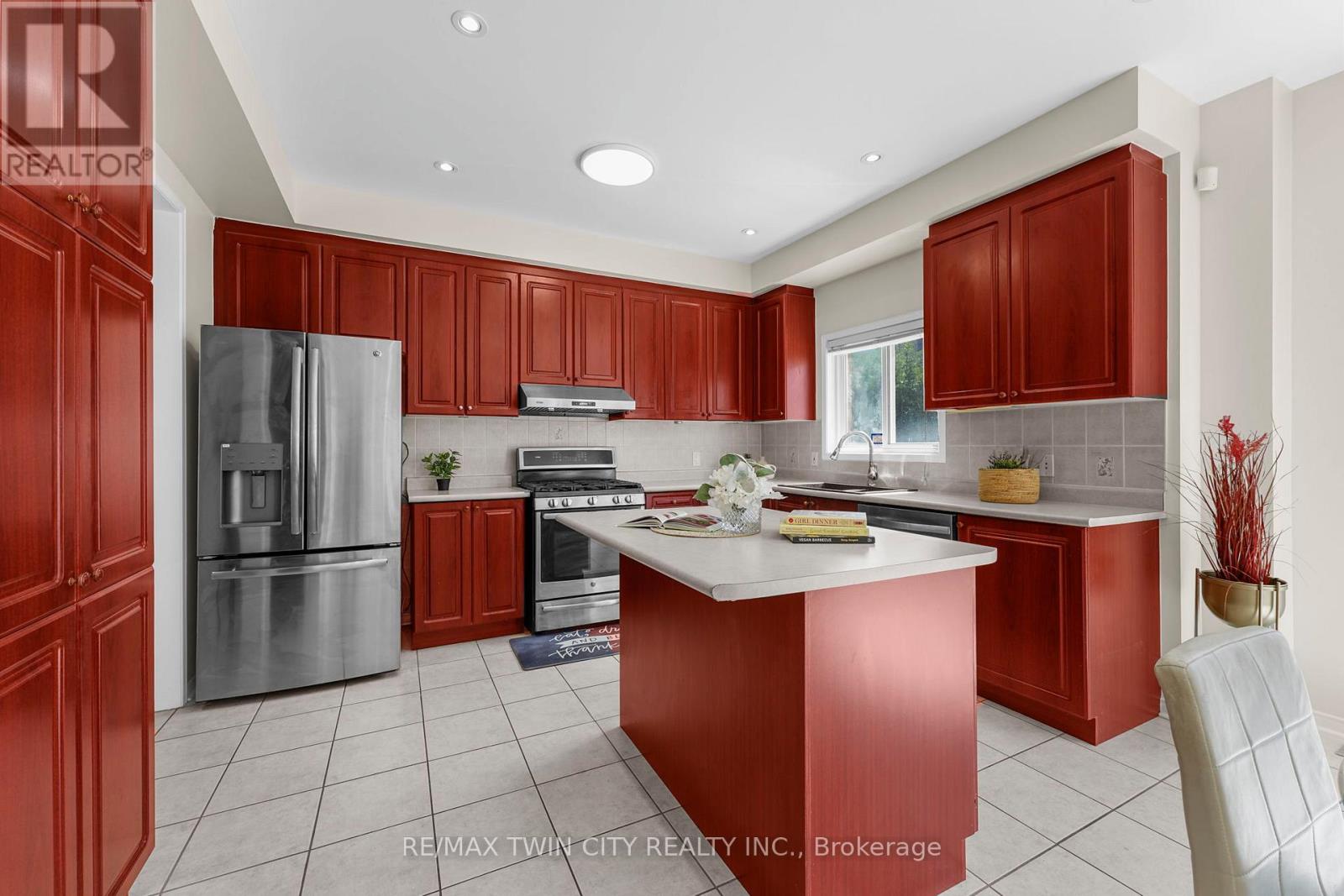 6 Canarygrass Drive, Brampton, Ontario  L6R 3C4 - Photo 13 - W12949266