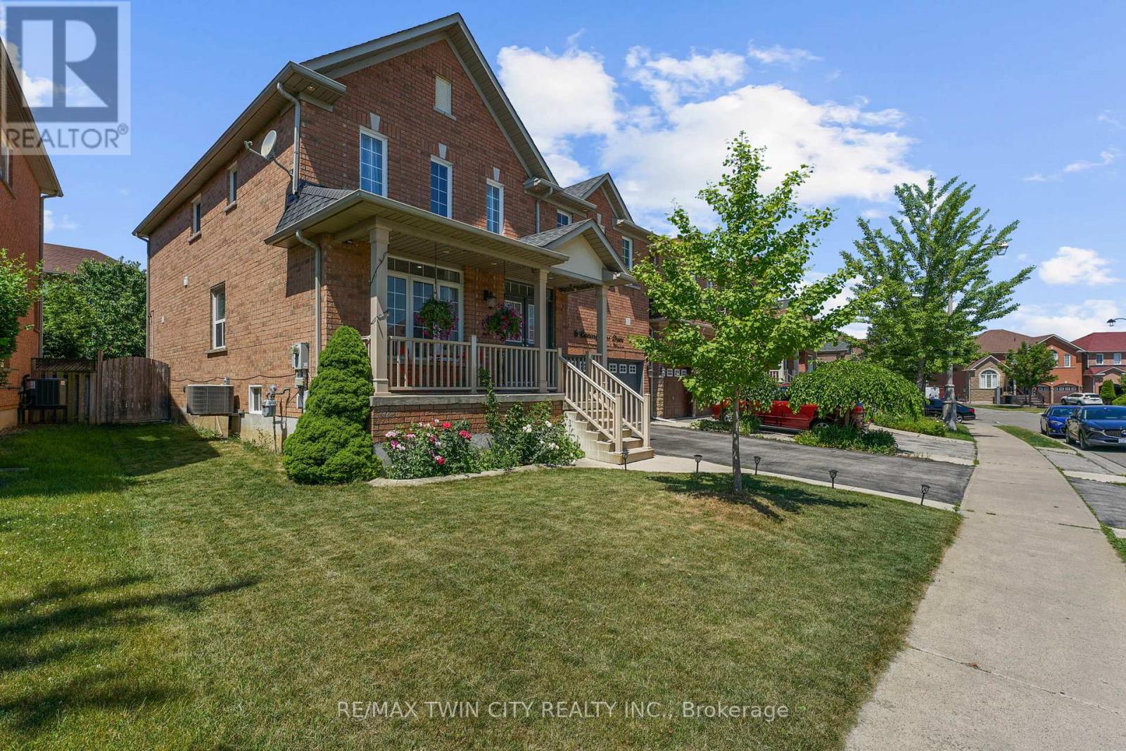 6 Canarygrass Drive, Brampton, Ontario  L6R 3C4 - Photo 4 - W12949266