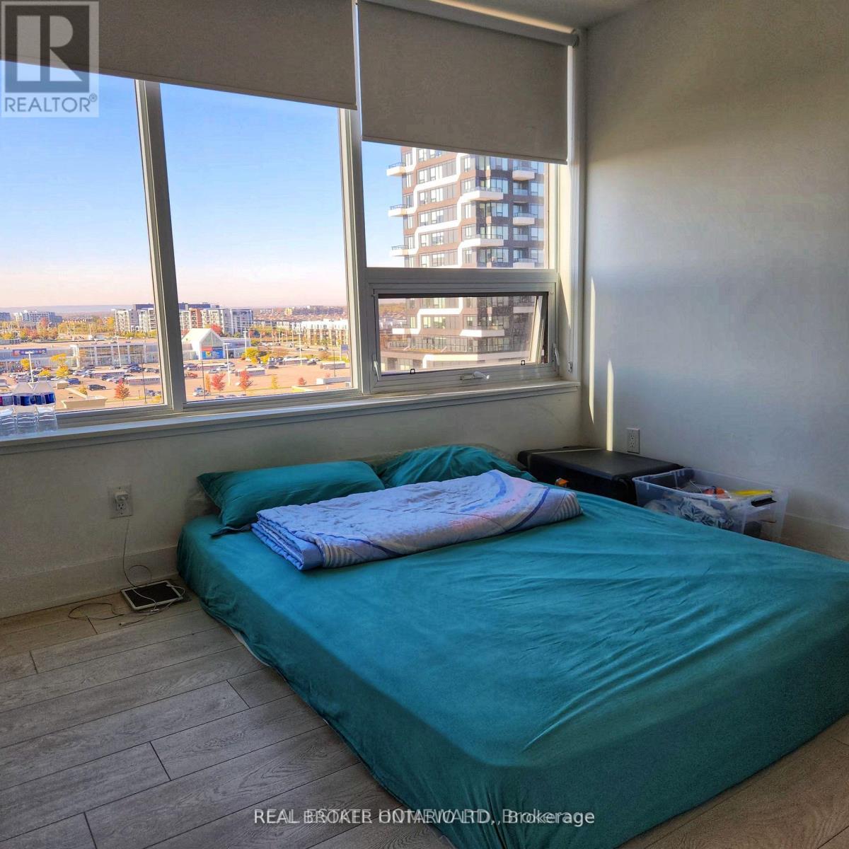 703 - 297 Oak Walk Drive, Oakville, Ontario  L6H 3R6 - Photo 10 - W12949318