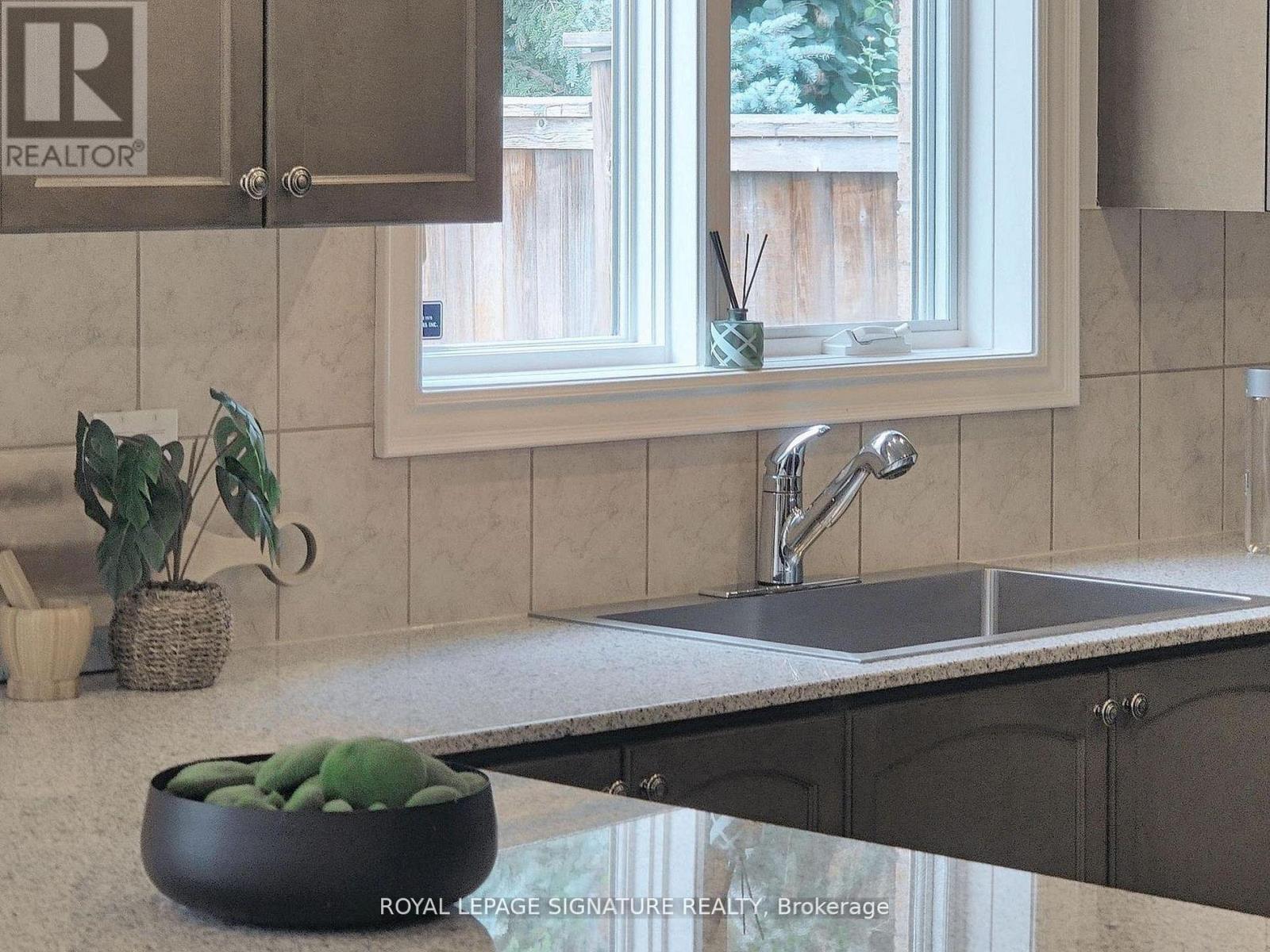 2238 Lyndhurst Drive, Oakville, Ontario  L6H 7V4 - Photo 19 - W12949344