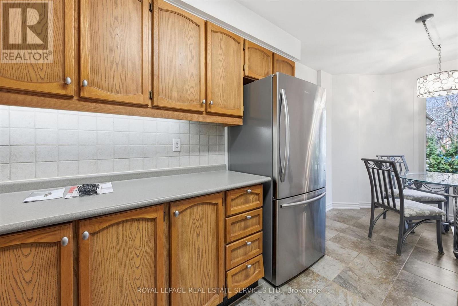 2202 Margot Street, Oakville, Ontario  L6H 3M1 - Photo 10 - W12949350