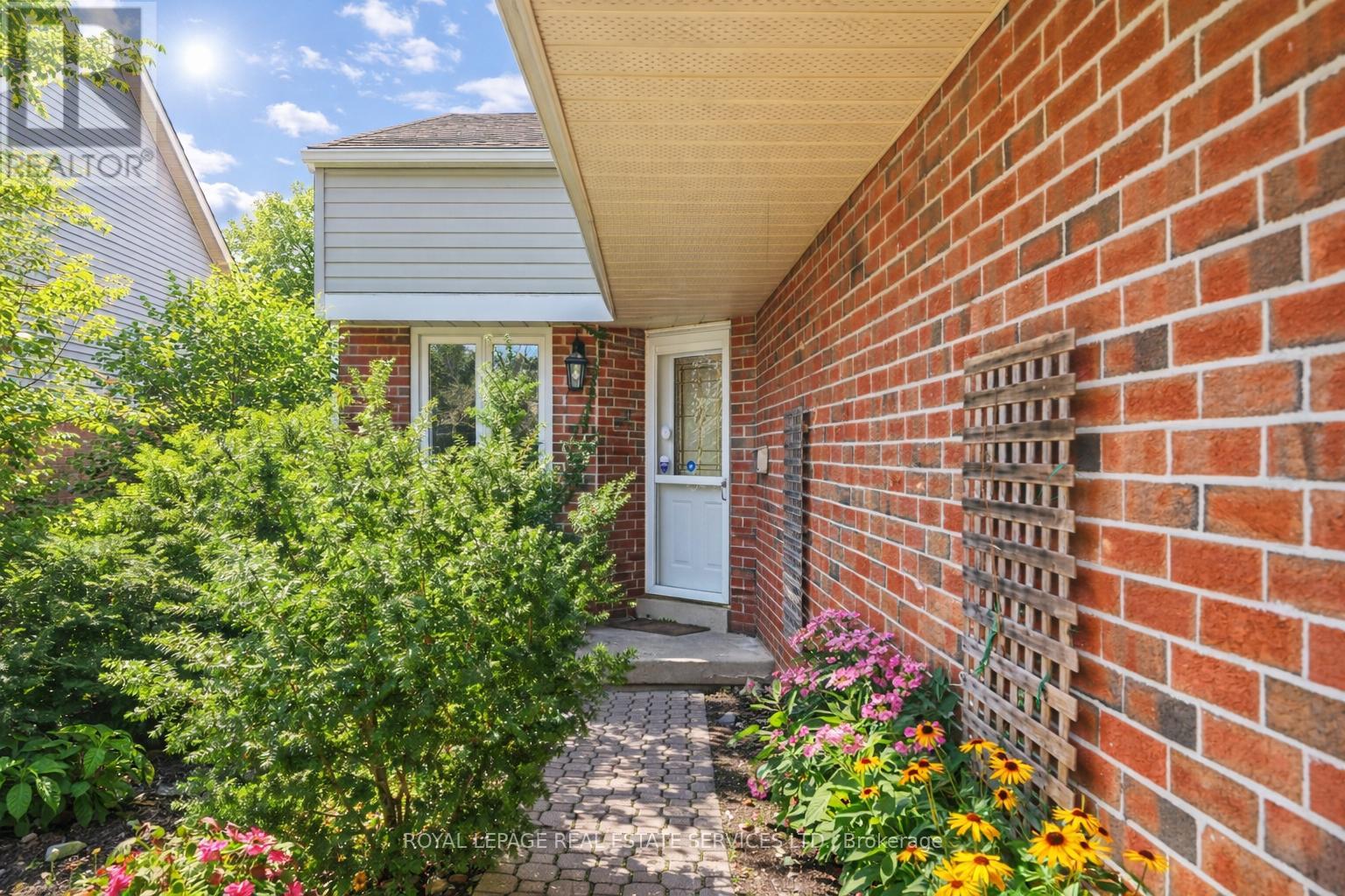 2202 Margot Street, Oakville, Ontario  L6H 3M1 - Photo 3 - W12949350