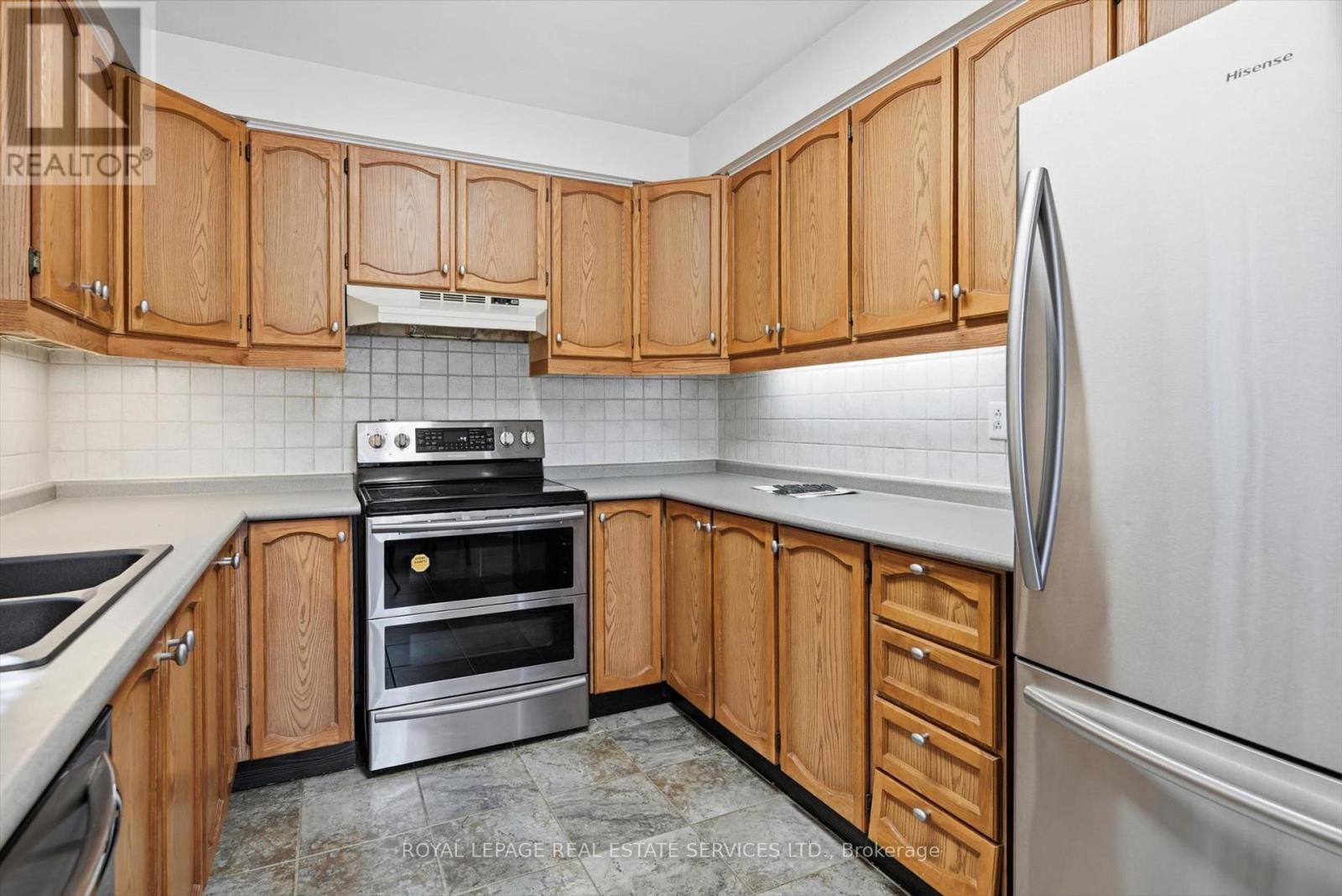 2202 Margot Street, Oakville, Ontario  L6H 3M1 - Photo 7 - W12949350