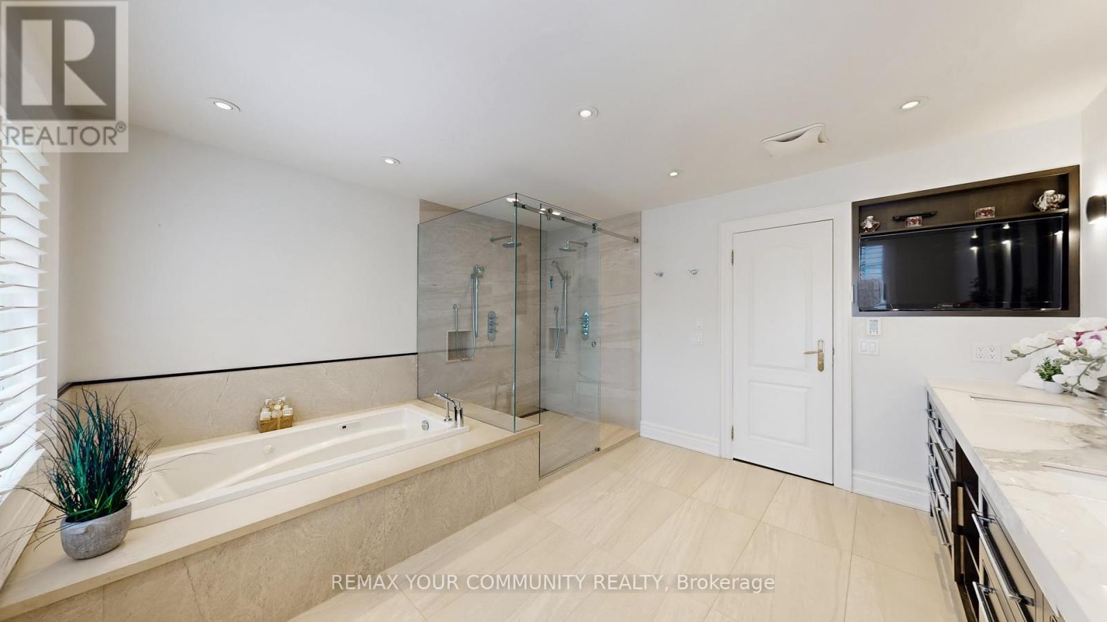 22 Valloncliffe Road, Markham, Ontario  L3T 2W8 - Photo 22 - N12947266