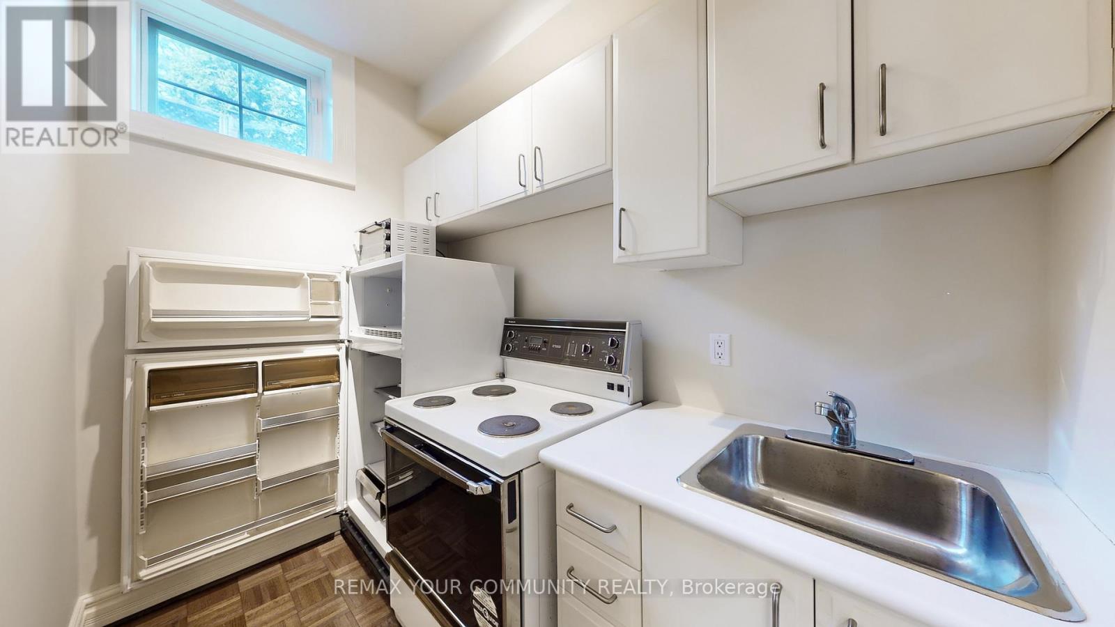 22 Valloncliffe Road, Markham, Ontario  L3T 2W8 - Photo 37 - N12947266