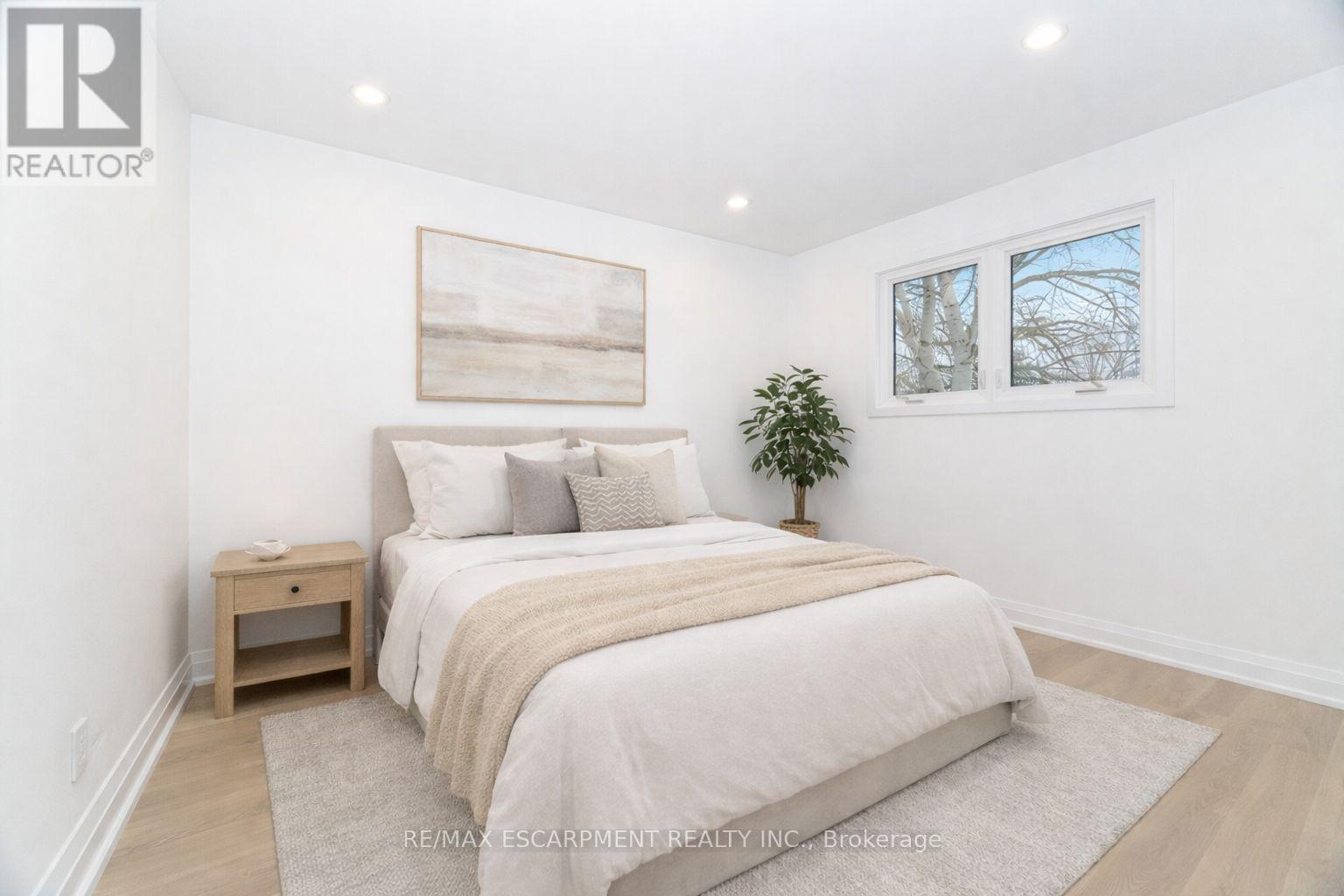 2276 Wyandotte Drive, Oakville, Ontario  L6L 2T5 - Photo 14 - W12823708