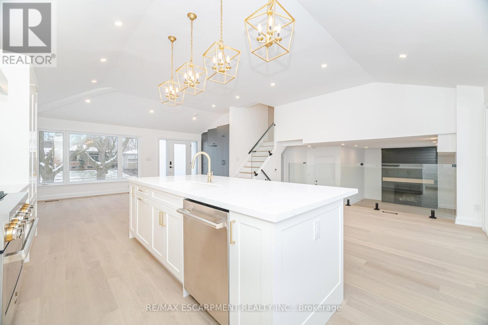 2276 Wyandotte Drive, Oakville, Ontario  L6L 2T5 - Photo 24 - W12823708