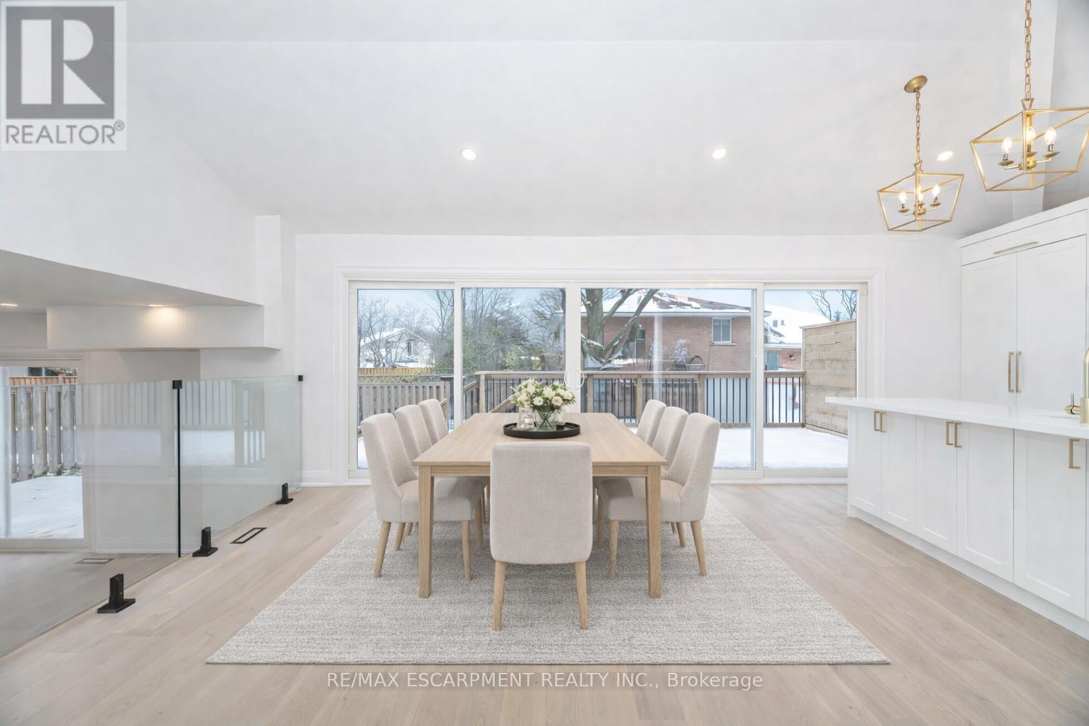 2276 Wyandotte Drive, Oakville, Ontario  L6L 2T5 - Photo 9 - W12823708