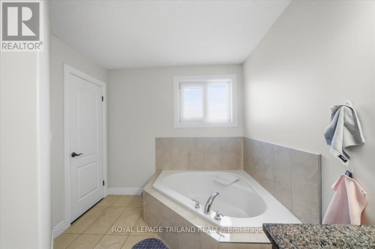 1942 Cedarpark Drive, London North, Ontario  N5X 0J1 - Photo 25 - X12949514