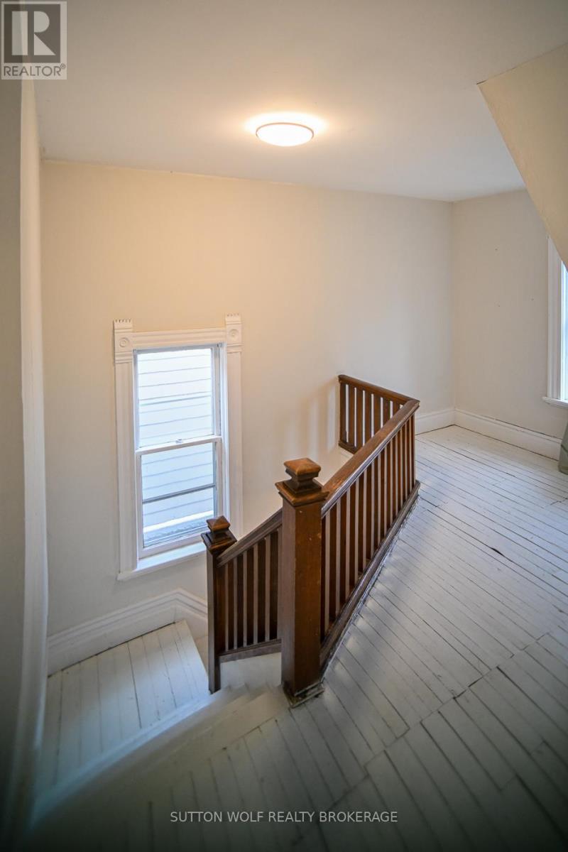 24 Colborne Street, Strathroy-Caradoc, Ontario  N7G 2L9 - Photo 10 - X12949528