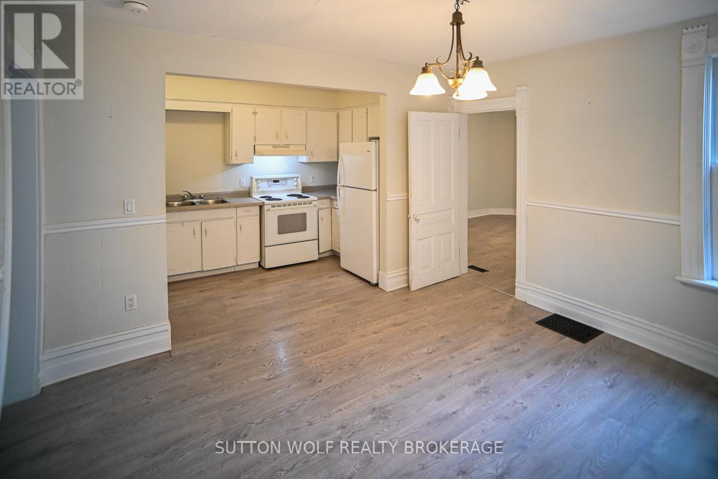 24 Colborne Street, Strathroy-Caradoc, Ontario  N7G 2L9 - Photo 6 - X12949528