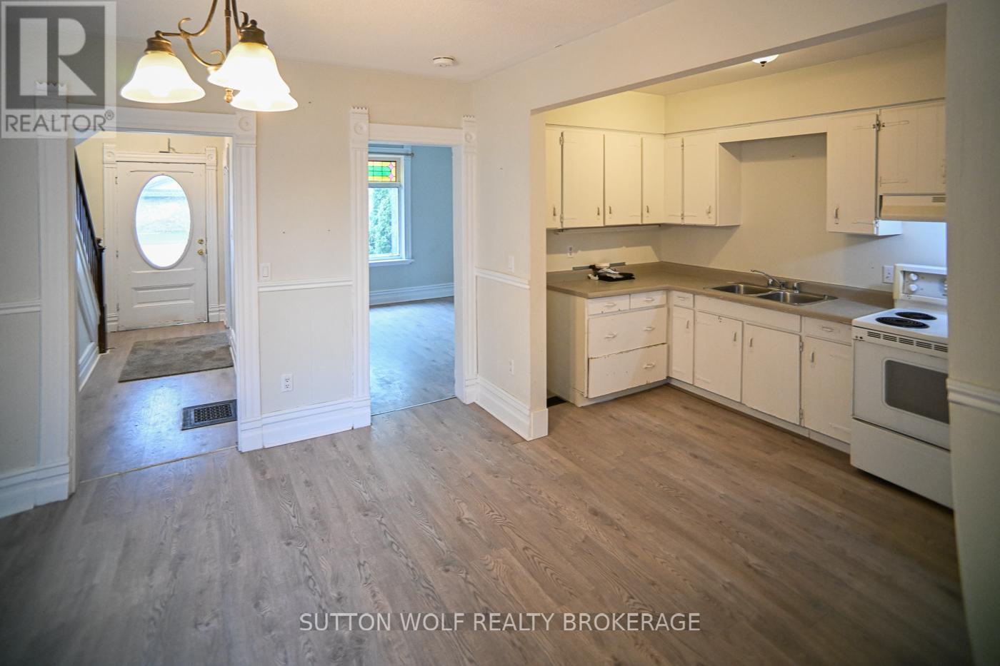 24 Colborne Street, Strathroy-Caradoc, Ontario  N7G 2L9 - Photo 7 - X12949528