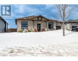 32 MARQUIS DRIVE, Petawawa, Ontario