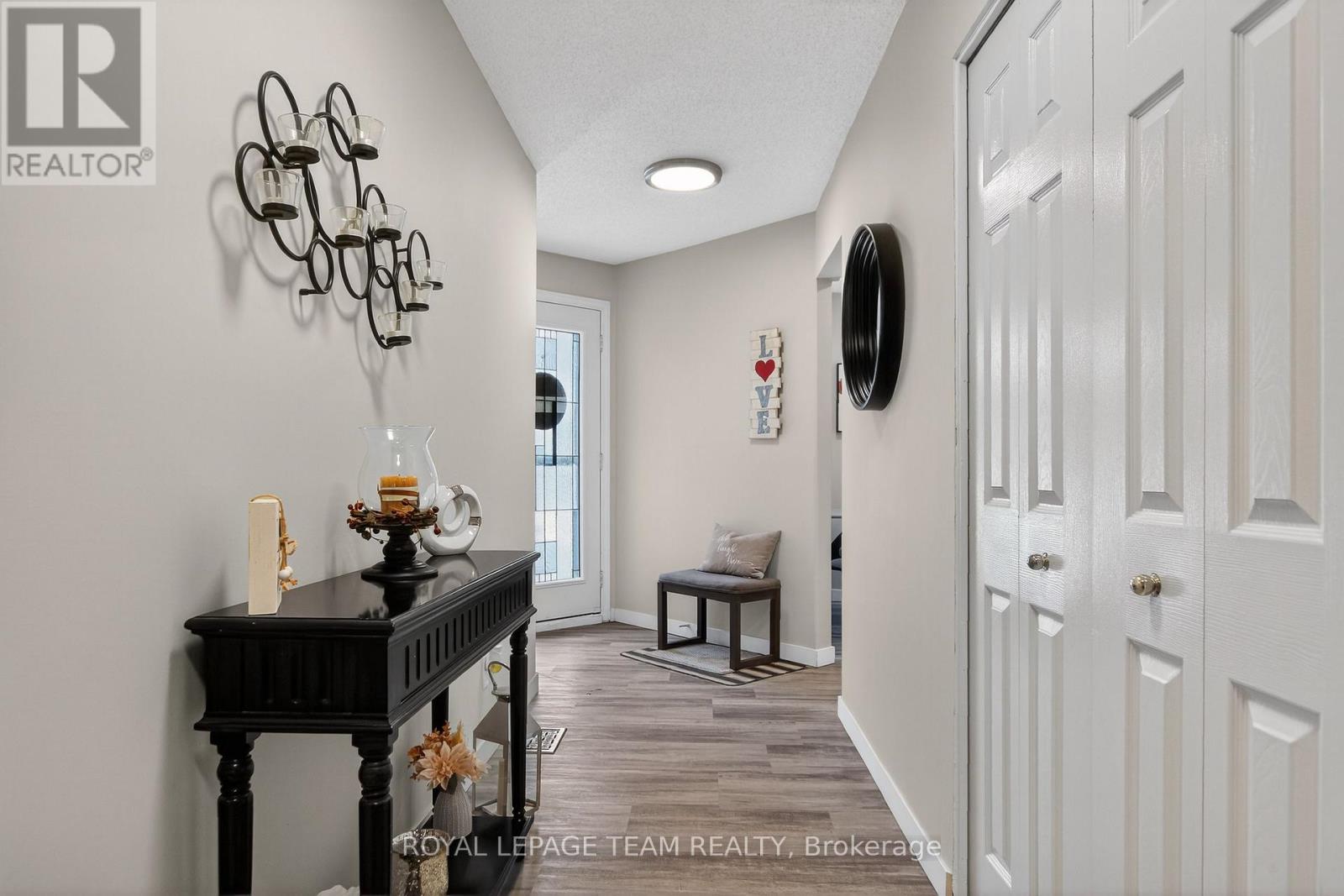 20 River Oaks Court, Ottawa, Ontario  K2S 1L3 - Photo 7 - X12949396