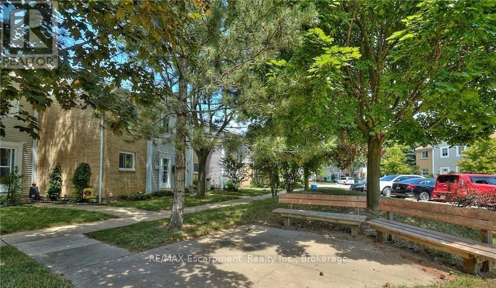 6 - 38 Elma Street, St. Catharines, Ontario  L2N 6Z3 - Photo 2 - X12949392