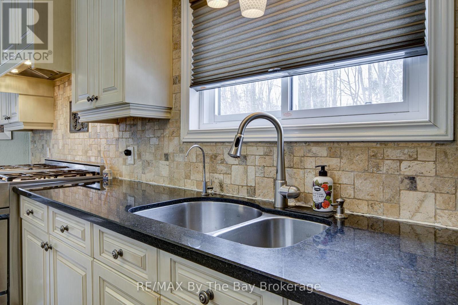 32 Bridlewood Crescent, Wasaga Beach, Ontario  L9Z 1B4 - Photo 17 - S12949526