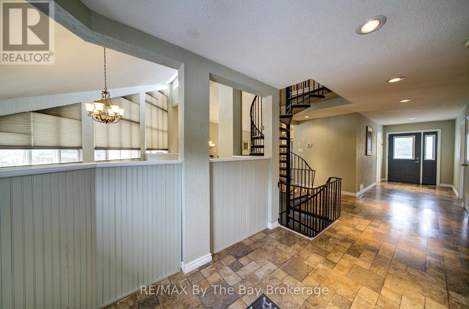 32 Bridlewood Crescent, Wasaga Beach, Ontario  L9Z 1B4 - Photo 5 - S12949526