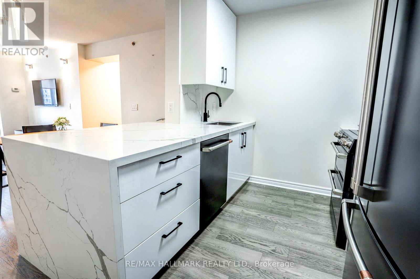 630 - 35 Saranac Boulevard, Toronto, Ontario  M6A 2G4 - Photo 9 - C12860430