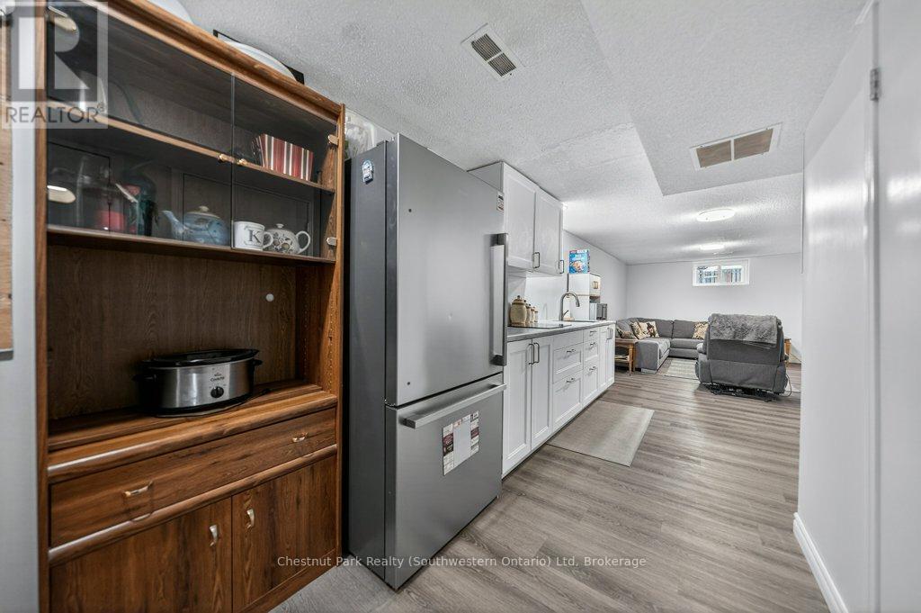 113 Sanderson Drive, Guelph, Ontario  N1H 7K1 - Photo 35 - X12949386