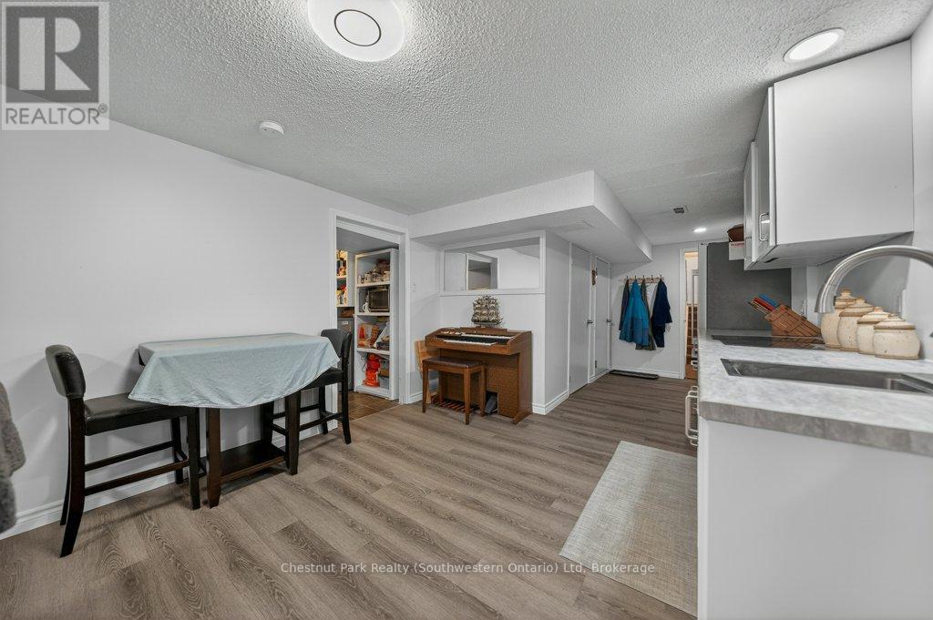 113 Sanderson Drive, Guelph, Ontario  N1H 7K1 - Photo 39 - X12949386