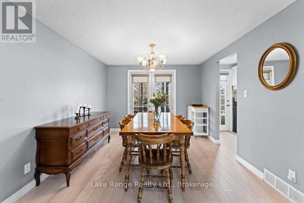 378 South Delhi Street, Huron-Kinloss, Ontario  N0G 2H0 - Photo 5 - X12949406