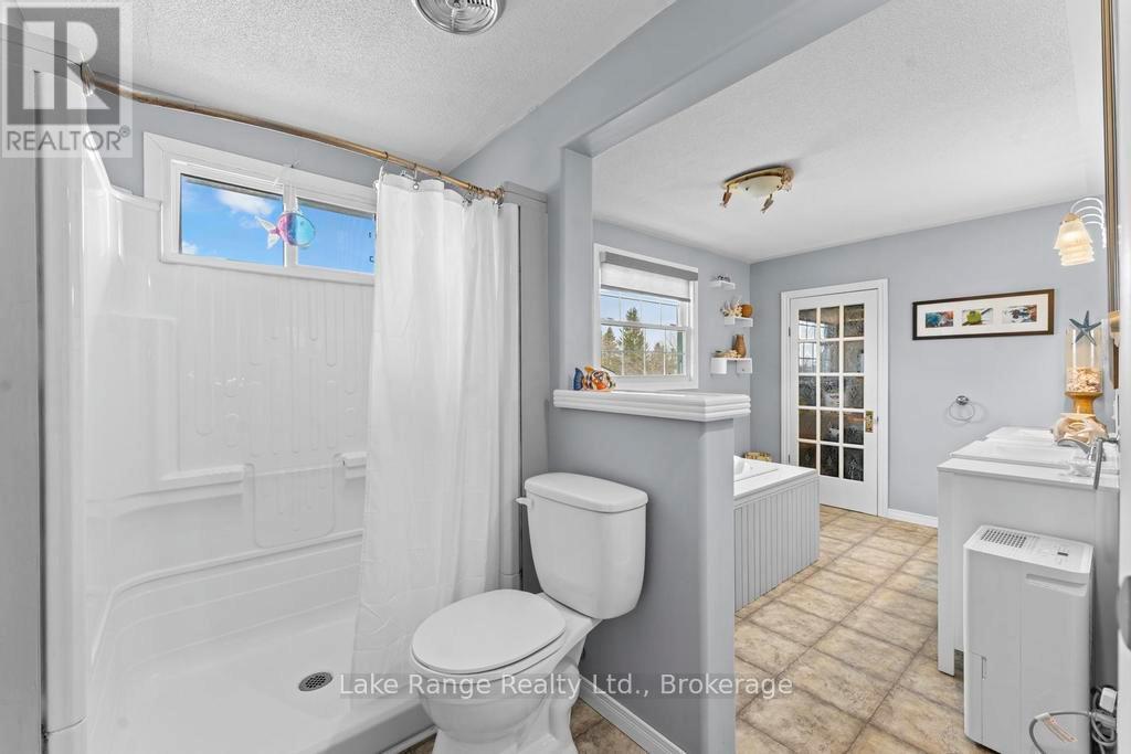 378 South Delhi Street, Huron-Kinloss, Ontario  N0G 2H0 - Photo 8 - X12949406