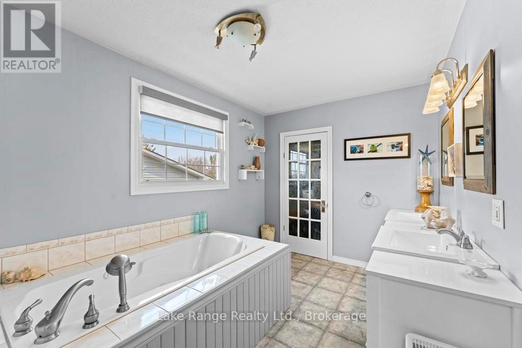 378 South Delhi Street, Huron-Kinloss, Ontario  N0G 2H0 - Photo 9 - X12949406