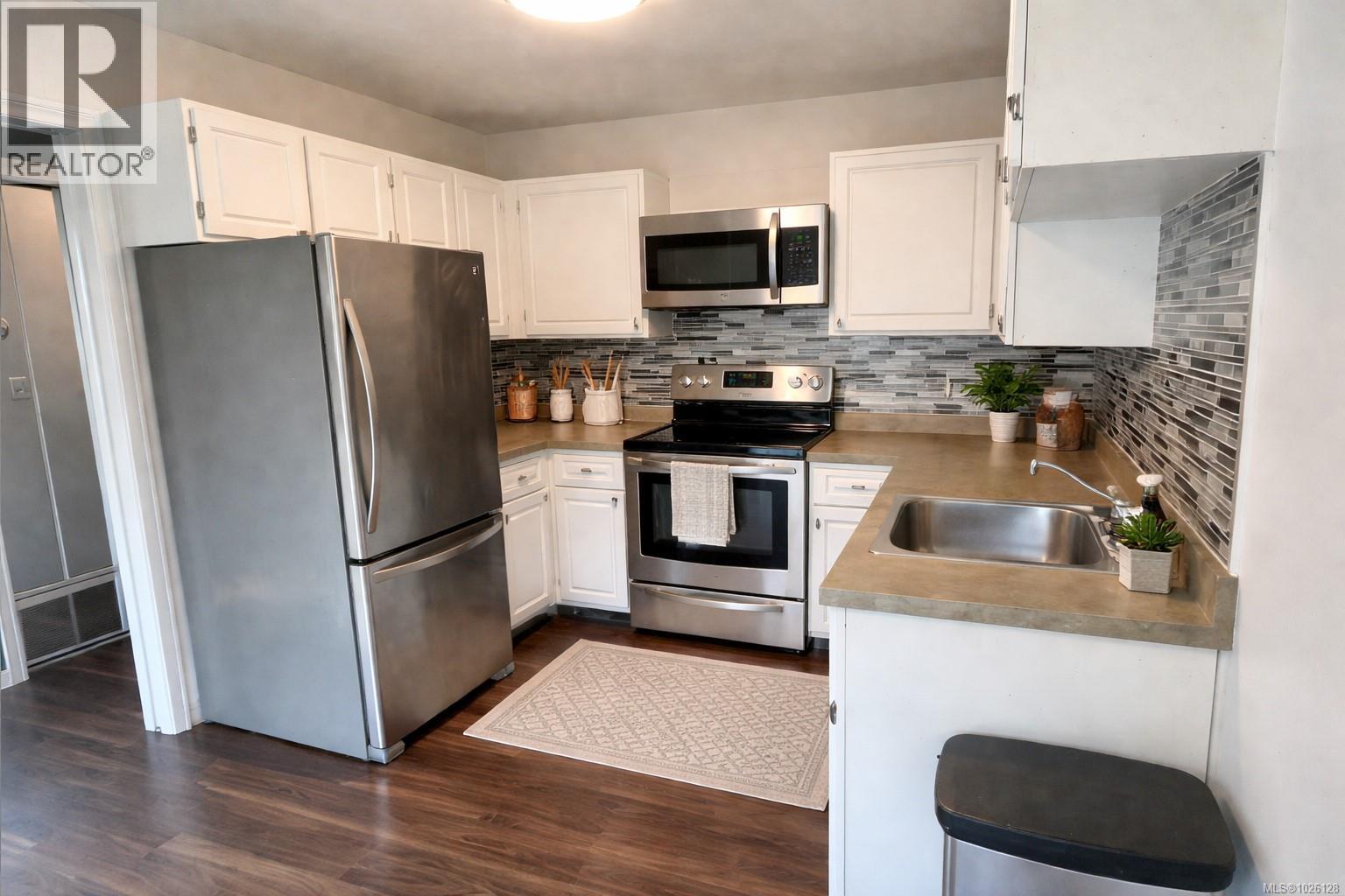 201 1215 Bay St, Victoria, British Columbia  V8T 1S7 - Photo 4 - 1026128