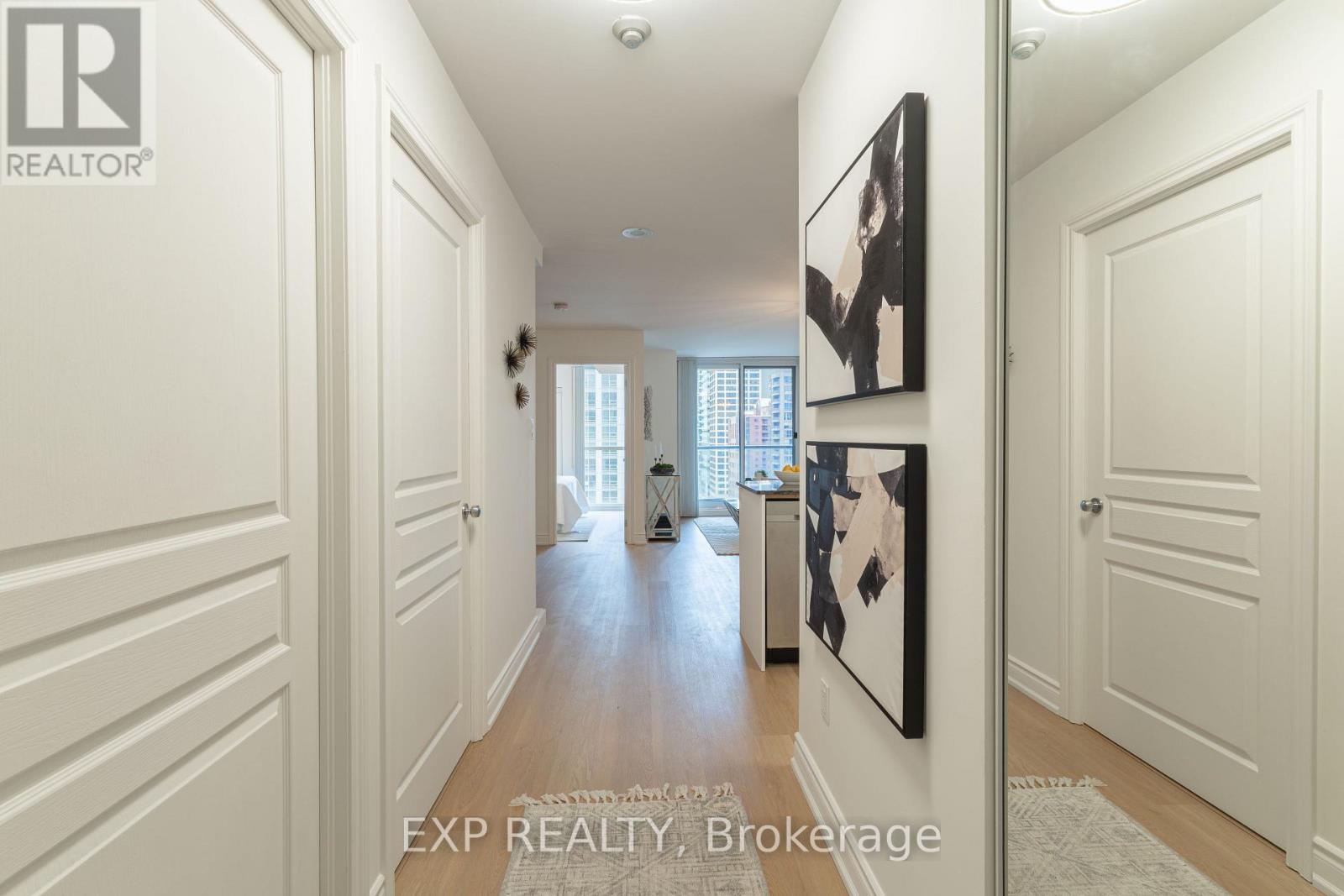 1603 - 801 Bay Street, Toronto, Ontario  M5S 1Y9 - Photo 2 - C12949400