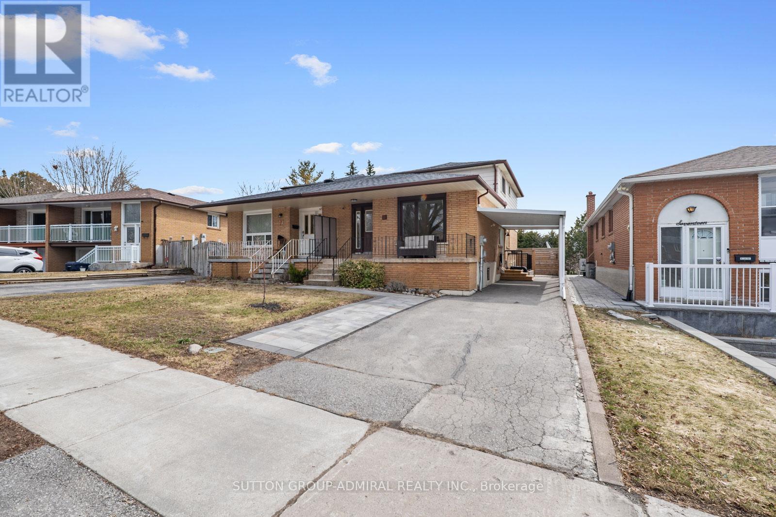 19 Mentor Boulevard, Toronto, Ontario  M2H 2M9 - Photo 2 - C12949414