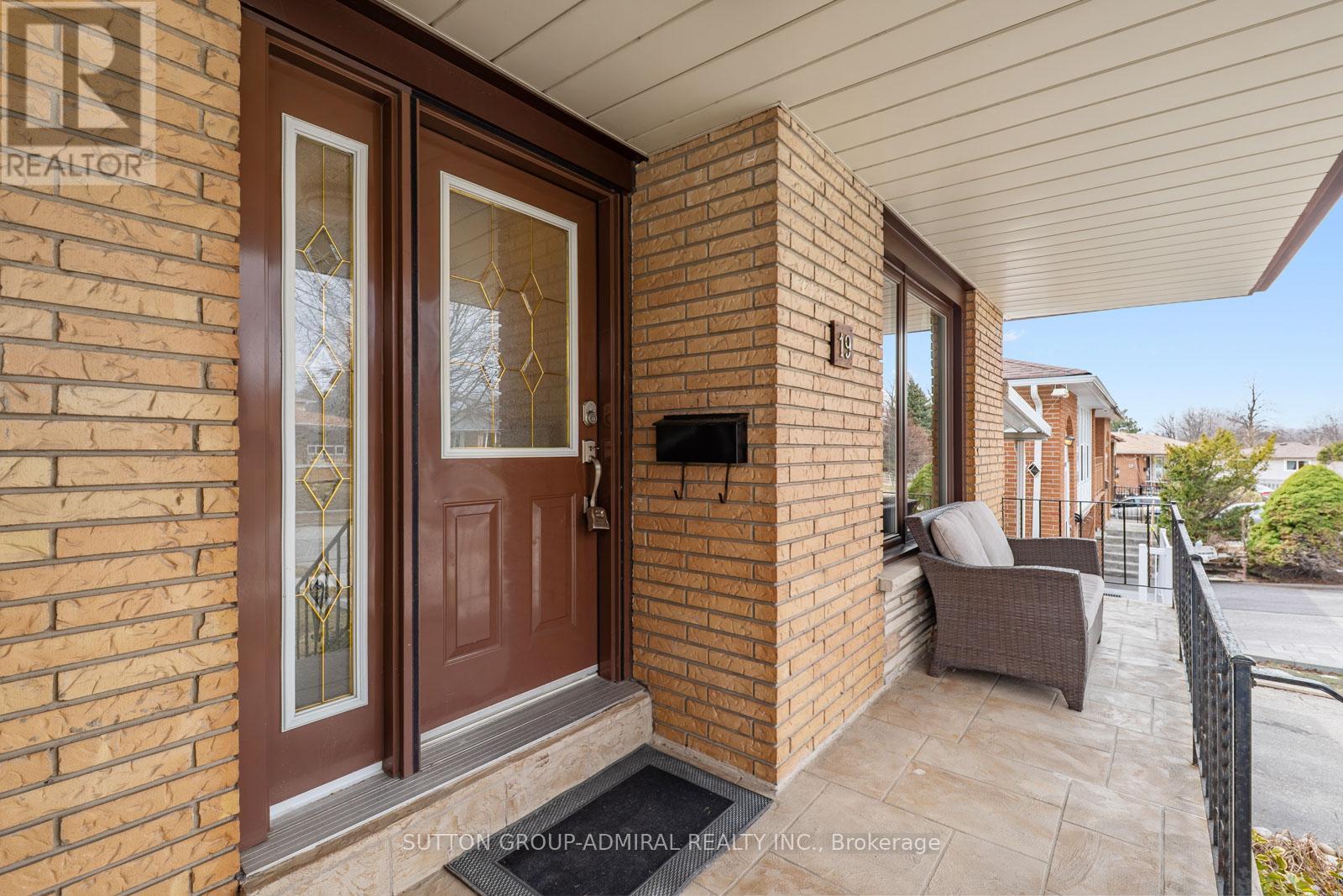 19 Mentor Boulevard, Toronto, Ontario  M2H 2M9 - Photo 3 - C12949414