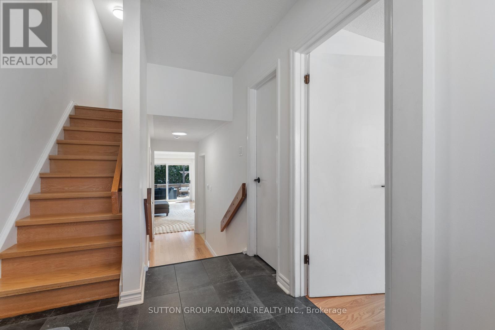 19 Mentor Boulevard, Toronto, Ontario  M2H 2M9 - Photo 4 - C12949414