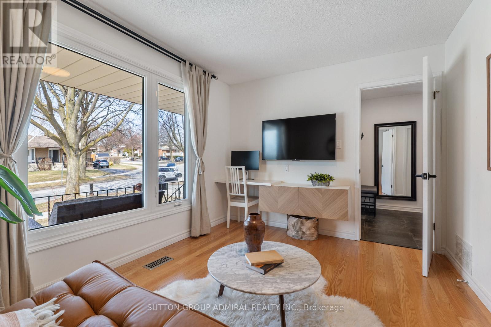 19 Mentor Boulevard, Toronto, Ontario  M2H 2M9 - Photo 6 - C12949414