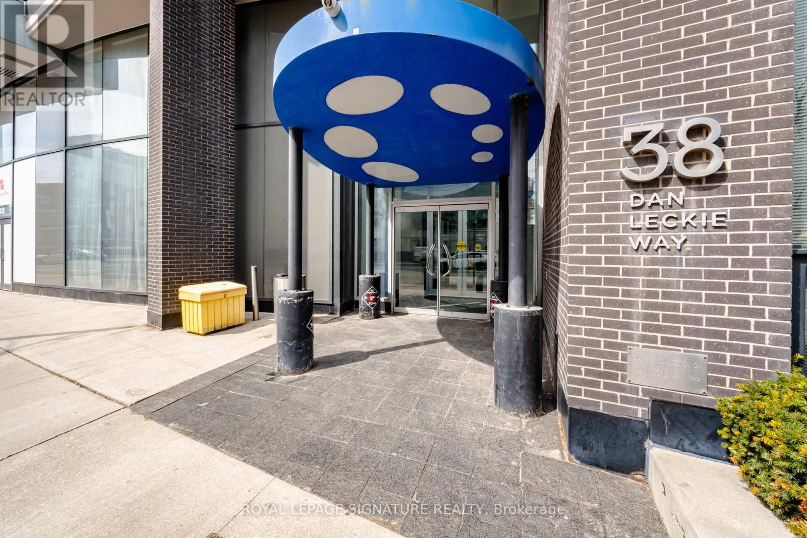 605 - 38 Dan Leckie Way, Toronto, Ontario  M5V 2V6 - Photo 3 - C12949464