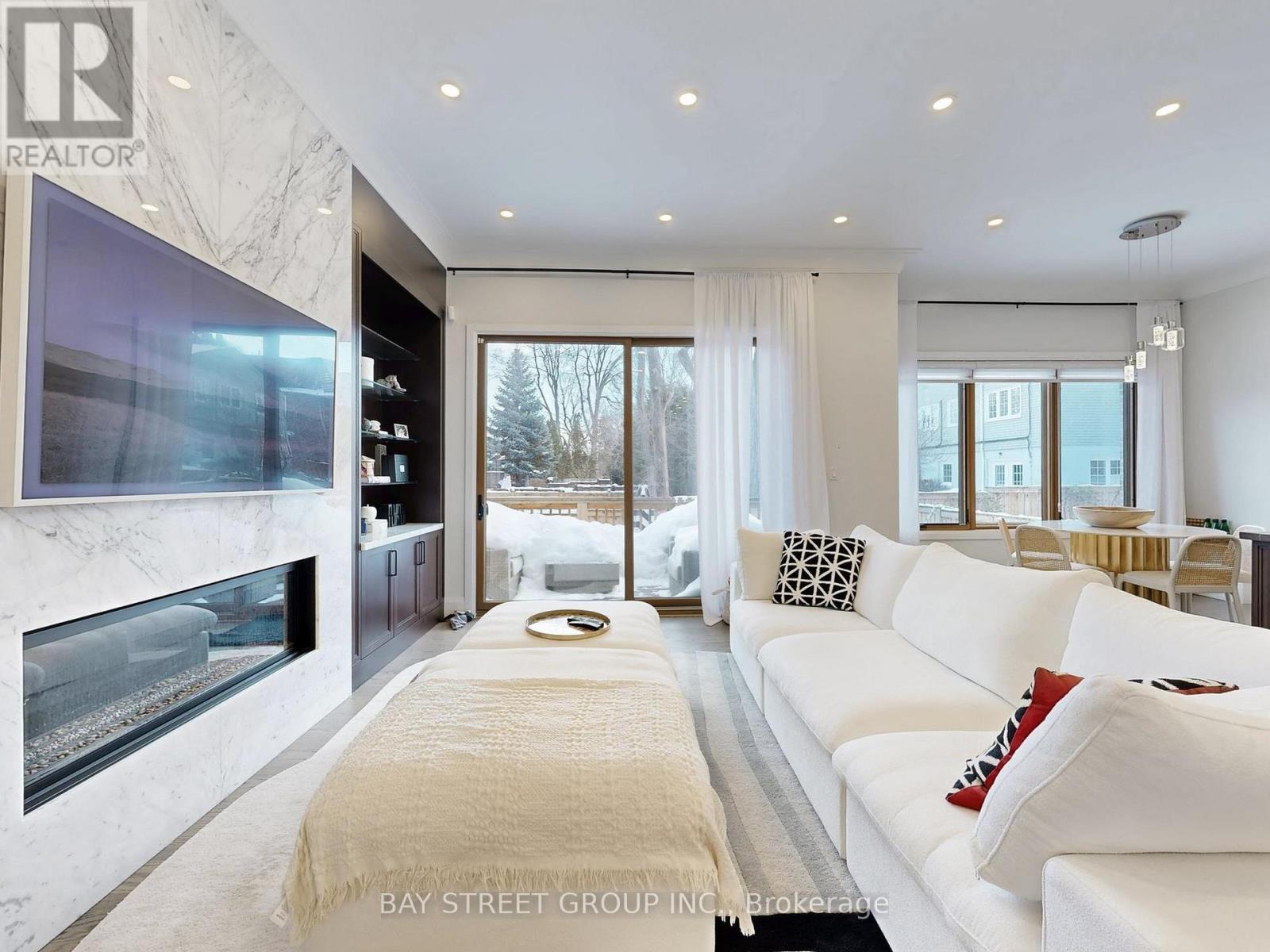 31 Evergreen Gardens, Toronto, Ontario  M4G 2Z5 - Photo 11 - C12949468