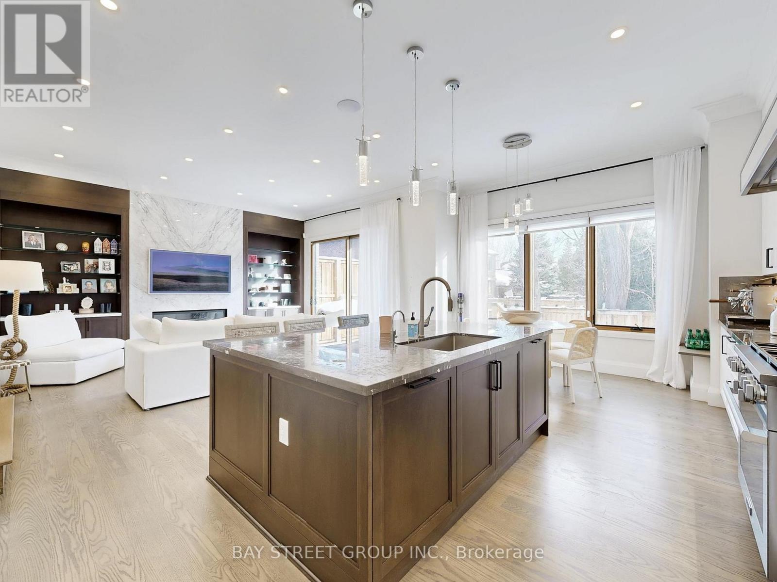 31 Evergreen Gardens, Toronto, Ontario  M4G 2Z5 - Photo 12 - C12949468