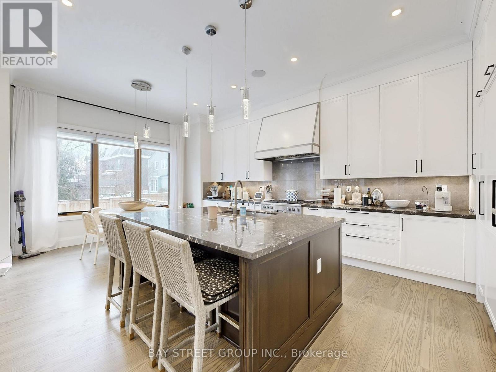 31 Evergreen Gardens, Toronto, Ontario  M4G 2Z5 - Photo 13 - C12949468