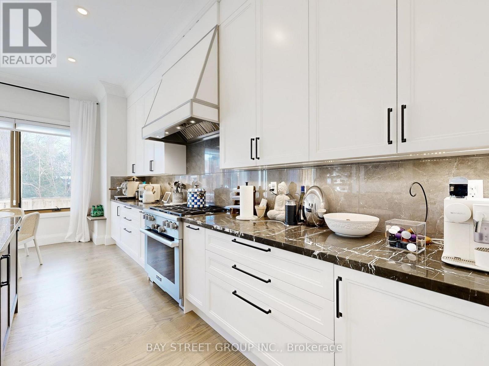 31 Evergreen Gardens, Toronto, Ontario  M4G 2Z5 - Photo 14 - C12949468